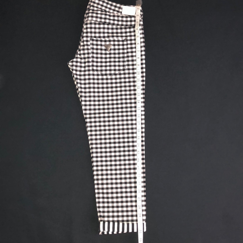 GUESS - Picture 9 of 9